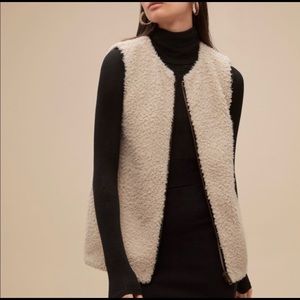 Aritzia Wilfred Chatou Teddy Faux Fur Vest